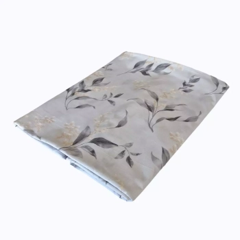 Złożona tkanina bawełniana Botanic Grey w szary monochromatyczny wzór roślinny na białym, neutralnym tle.