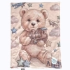 Kocyk Minky Miś Leon z lokomotywą, samolotami i niebieskimi gwiazdkami — widok całości.