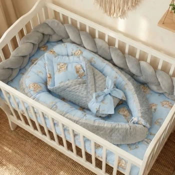 Aranżacja łóżeczka dla chłopca z wyprawką Misie Boho Blue kokon niemowlęcy i pościel z wypełnieniem