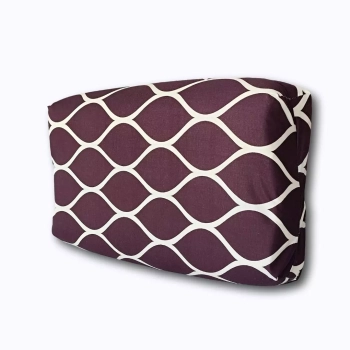 Poszewka na poduszkę ortopedyczną 50x33 cm Modern Line, idealnie opięta na piance profilowanej, zdjęcie produktowe na białym tle