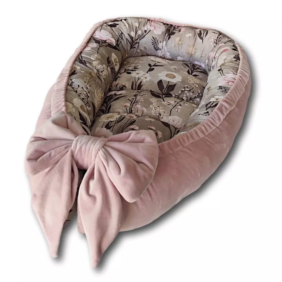 Kokon niemowlęcy gniazdko z dużą kokardą gładkie minky brudny róż i bawełna w polne kwiaty Retro Bloom