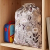 Bawełniany worek przedszkolny ściągany sznurkiem, ze zjawiskowym, botanicznym wzorem Retro Bloom w odcieniach beżu, różu
